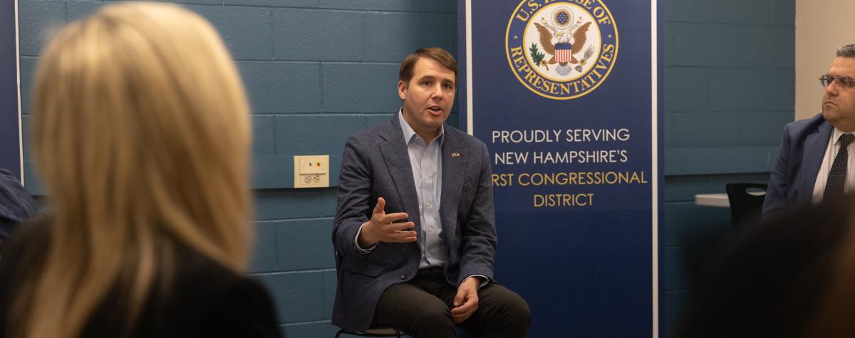 Pappas speaks with roundtable participants.